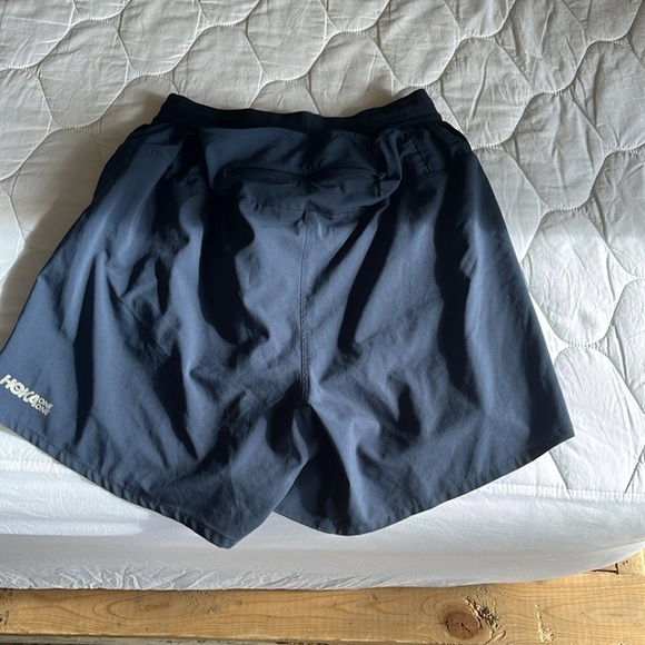 Like new condition HOKA  RUNNING SHORTS M - Picture 4 of 5